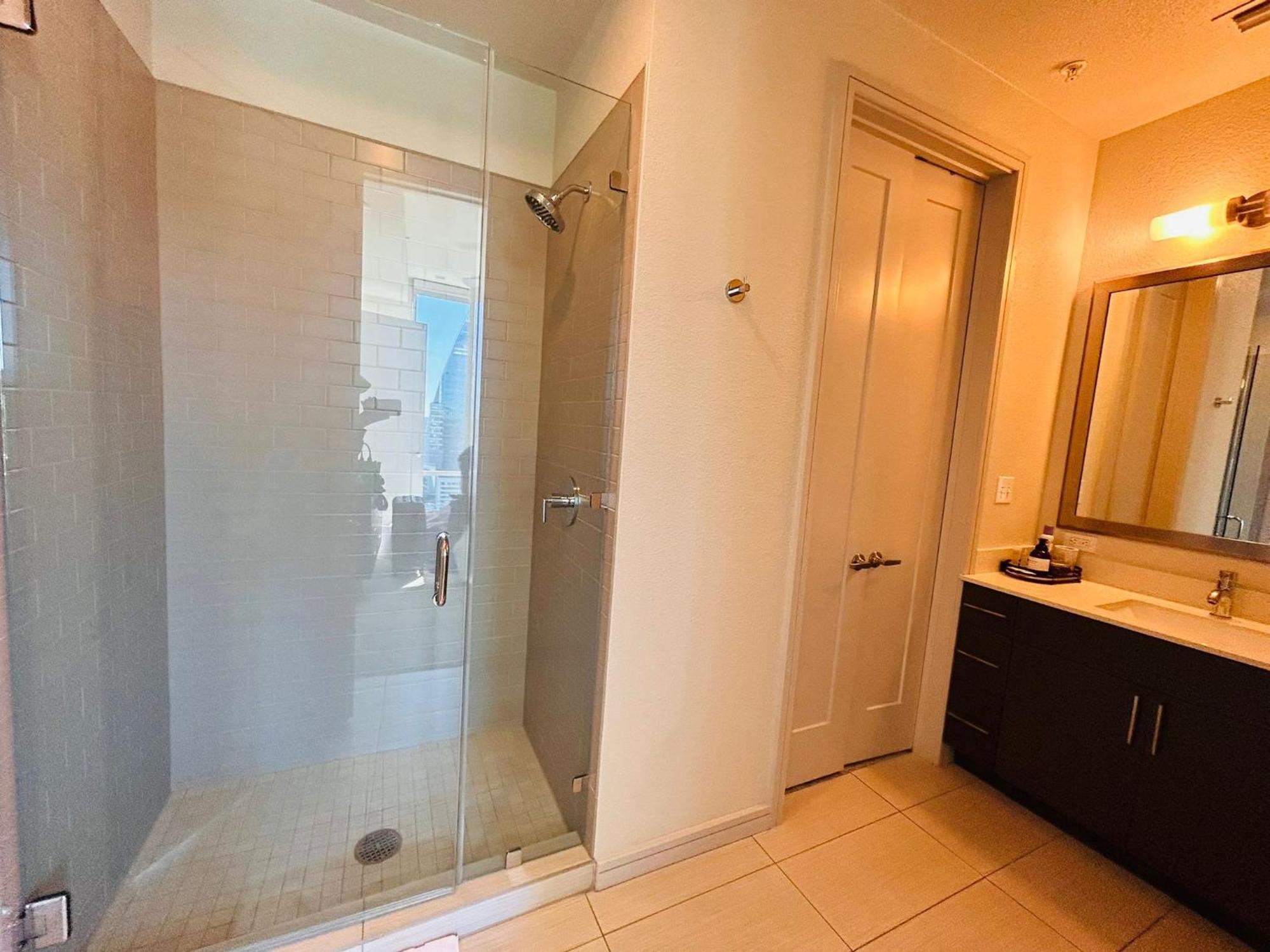 Indulge In Luxury Living 2 Bedroom Gem In The Heart Of Austin With Pool, Gym, And Breathtaking Views المظهر الخارجي الصورة