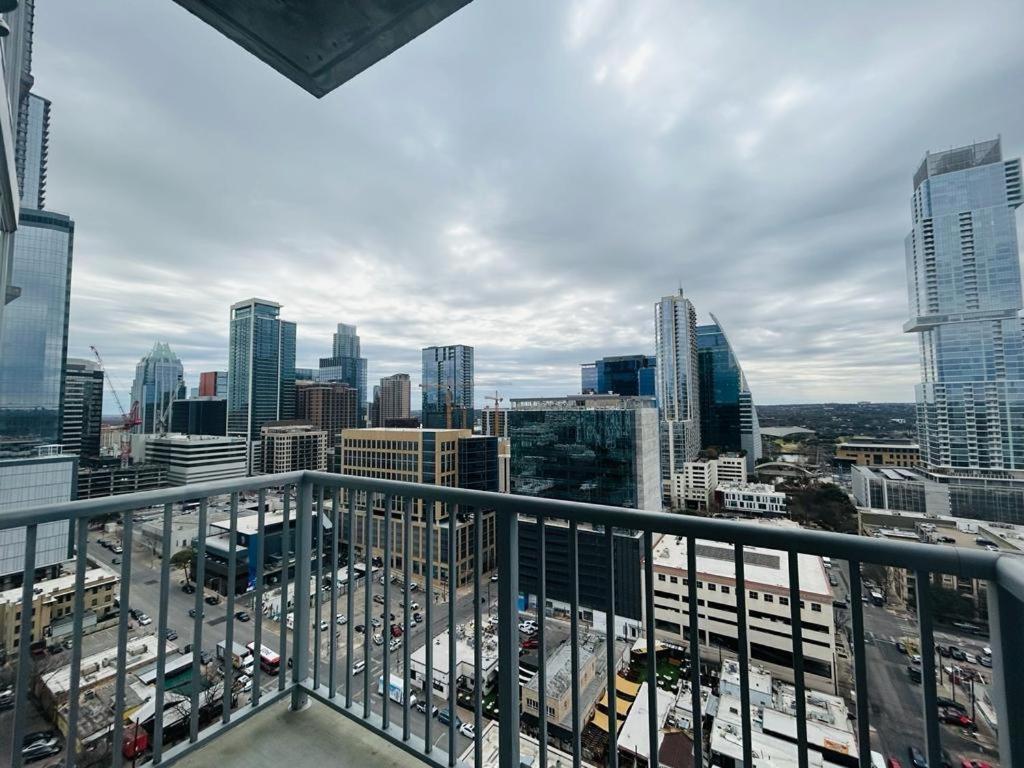 Indulge In Luxury Living 2 Bedroom Gem In The Heart Of Austin With Pool, Gym, And Breathtaking Views المظهر الخارجي الصورة