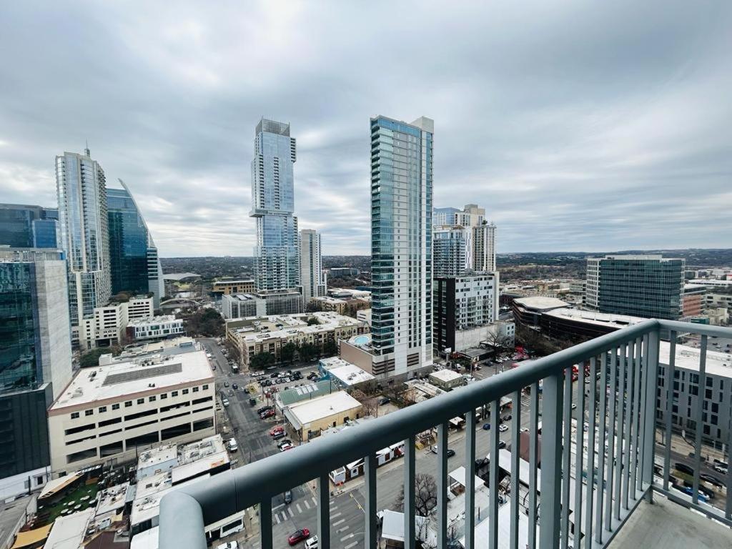 Indulge In Luxury Living 2 Bedroom Gem In The Heart Of Austin With Pool, Gym, And Breathtaking Views المظهر الخارجي الصورة
